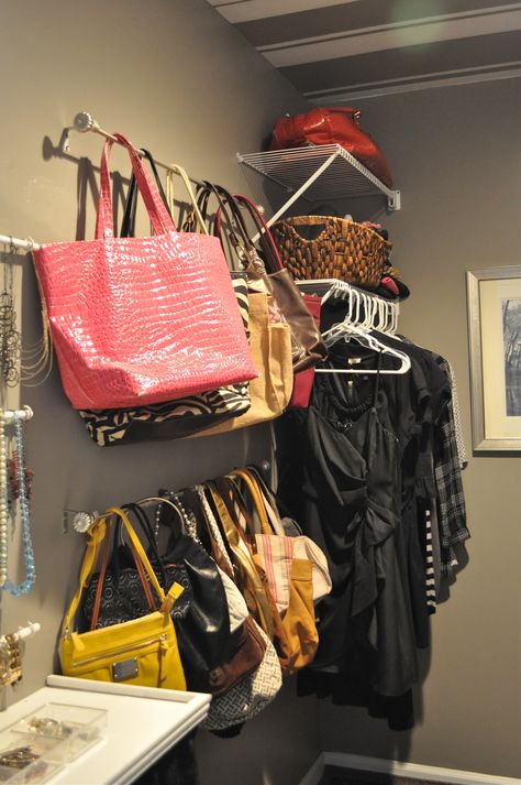 purse organization-closet organization-hang cl purses on rod in closet-shower rods into purse organizer-handbag storage-via-comoorganizarlacasa.com