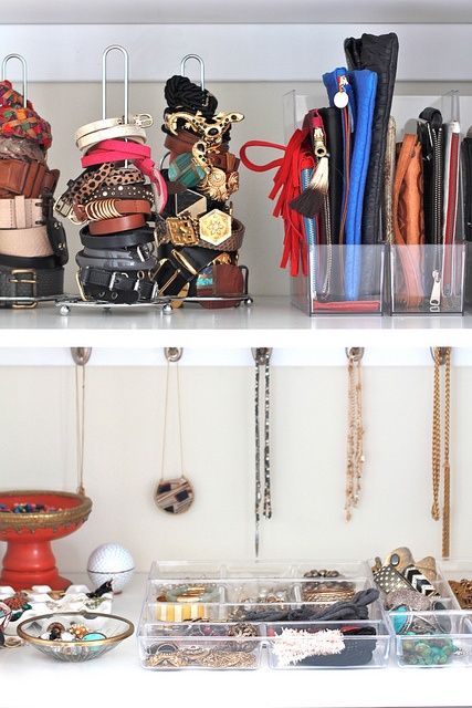 closet-jewelry-organizer-via-gotoglamourgirl.com