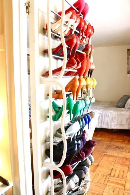 closet-org-color-coord-apt-terapy-whoe-rack-over-door-apt
