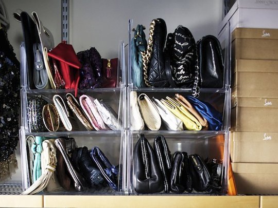 closet-org-handbag-storage-clutches-shelves-cubbies-via-aptther
