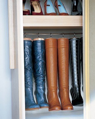 closet-org-ideas-apartment-therap-shoes-boots-hang