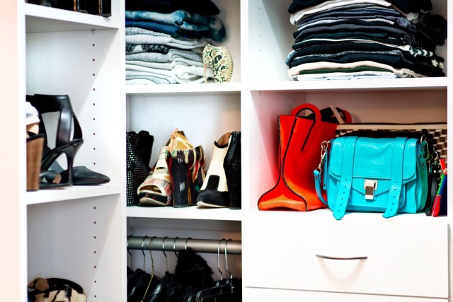 closet-org-shoes-bags-tees-sweaters-via-refinery