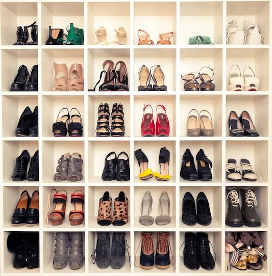 closet-shoe-organizer-via-beacuseimaddicted.net
