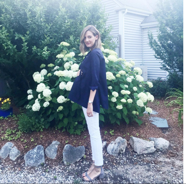 summer maternity style-see anna jane-white jeans-