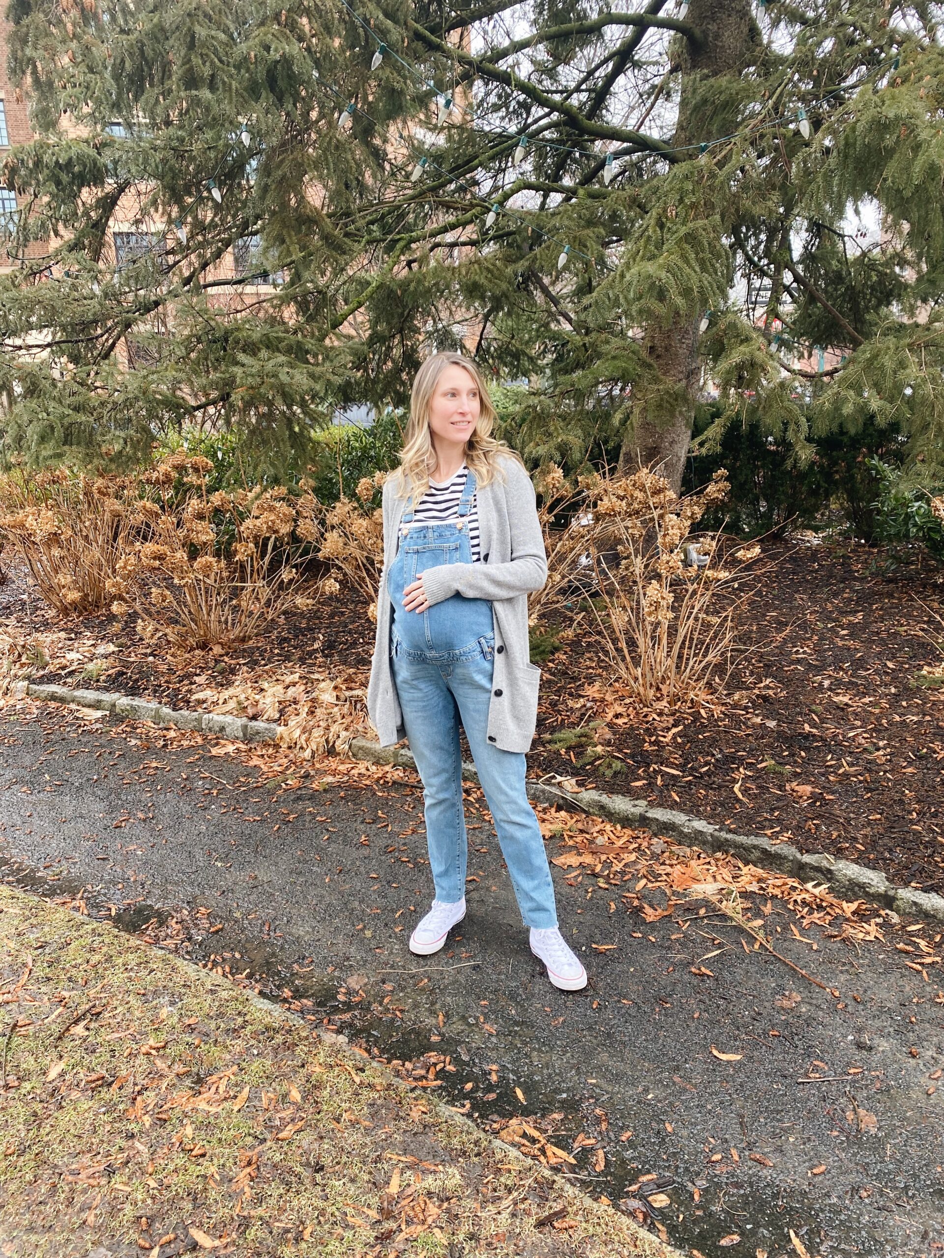 casual maternity outfit, affordable maternity clothes